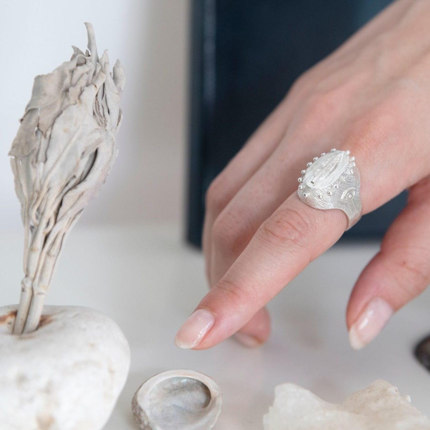 Pečetní prsten pírko Homa Janja Prokić