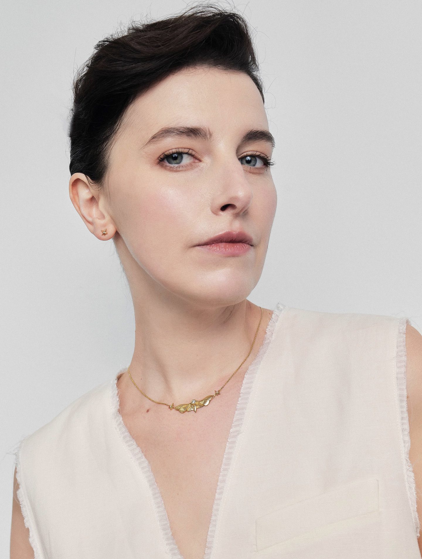 Sára Vondrášková šperky Janja Prokić Sára Vondrášková šperky Janja Prokić Náušnice hvězda, náhrdelník Velká můra Amor Fati