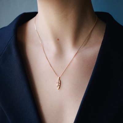 Náhrdelník pírko žluté zlato image 01