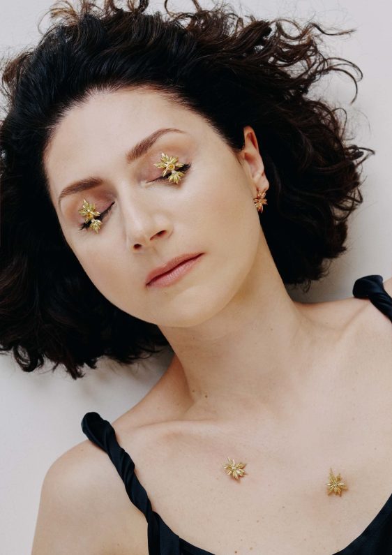 Martha Issová, Náušnice Lumo s kamenem