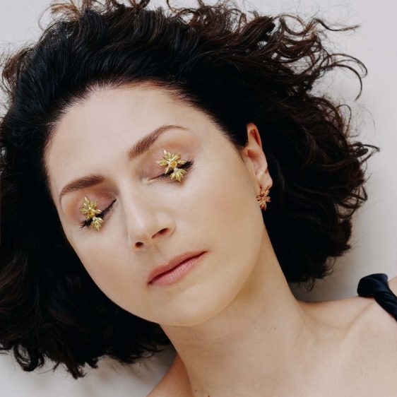 Martha Issová, Náušnice Lumo s kamenem