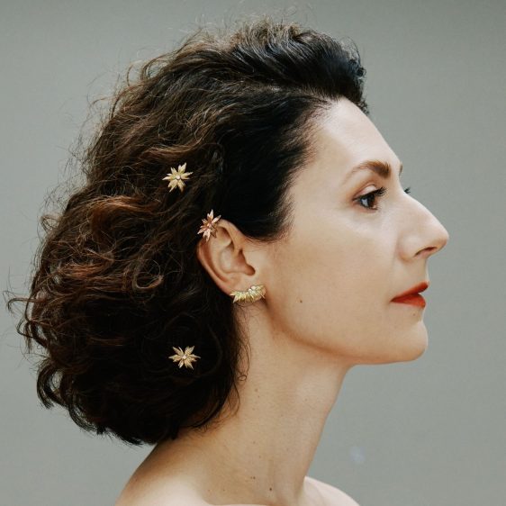 Martha Issová, asymetrické lumo