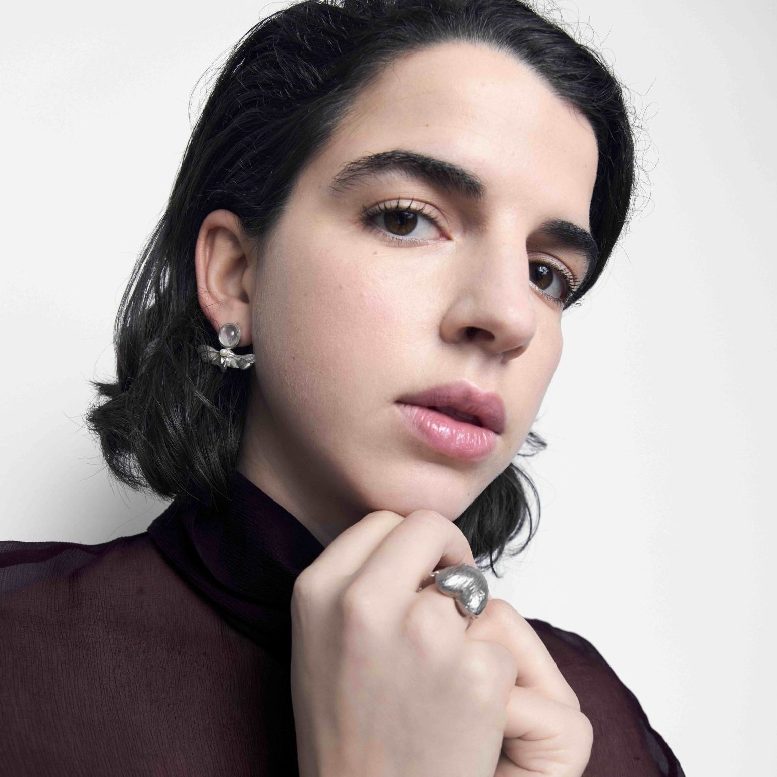 Antonie Formanova pro Amor Fati Amor Fati Náušnice můra s kamenem stříbro