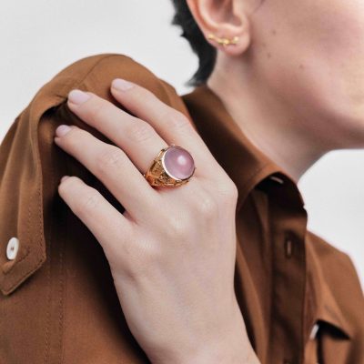 Sara-Vondraskova-sperk-Janja-Prokic 09 Sára Vondrášková Prsten pečetní s růženínem Amor Fati