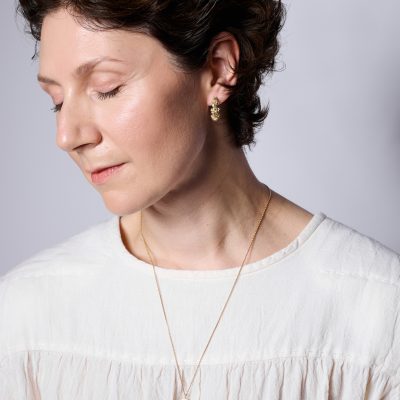 Martha_Issová_medailonek_iris_malý