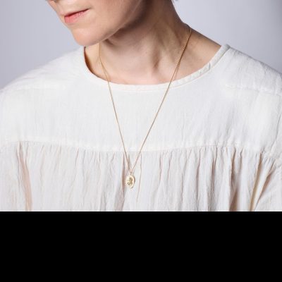 Martha_Issová_medailonek_iris_malý