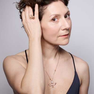 Martha_Issová_náhrdelník_velká_můra_s_morganitem