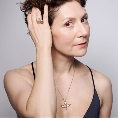 Martha_Issová_náhrdelník_velká_můra_s_morganitem