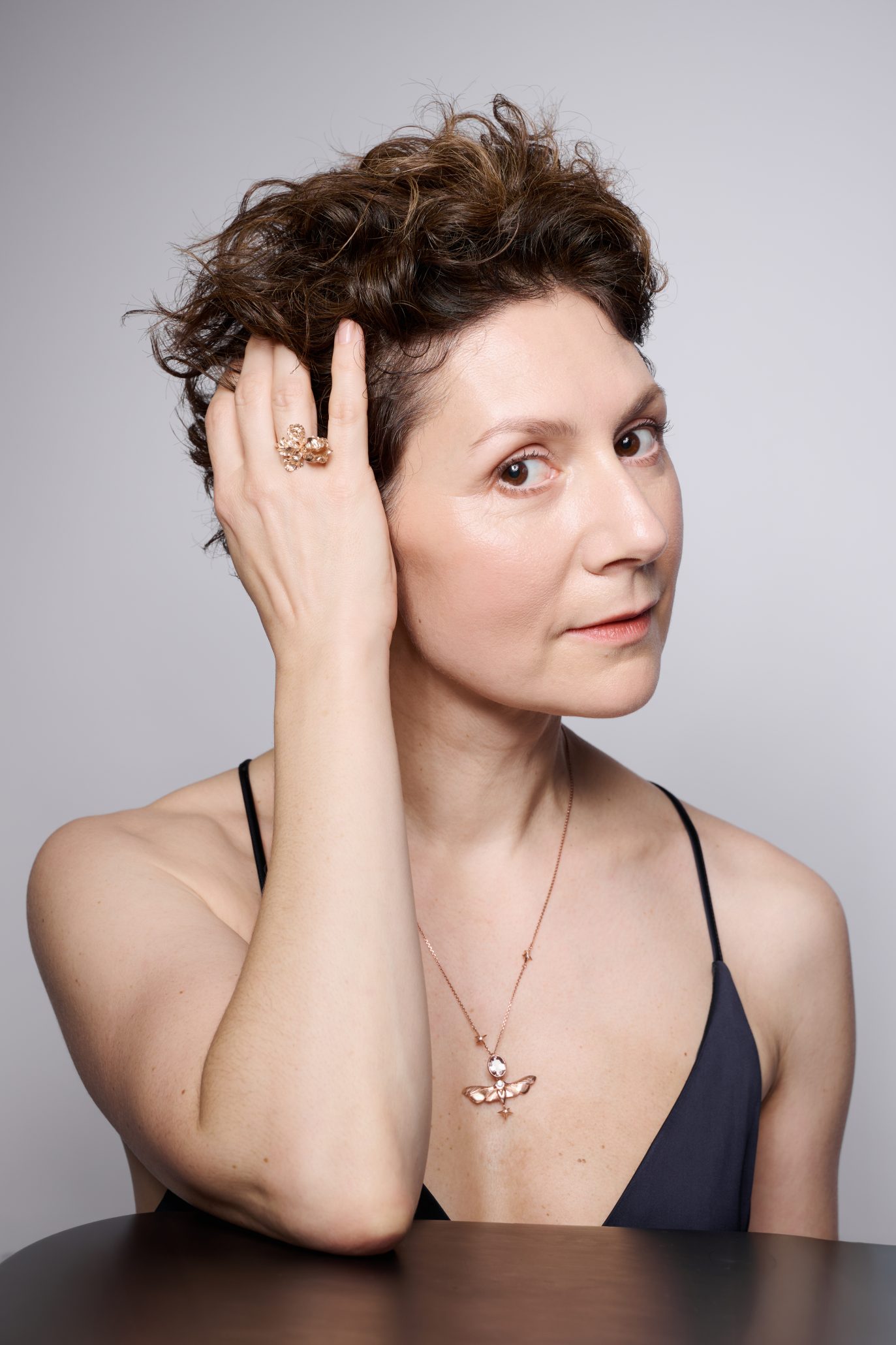 Martha_Issová_náhrdelník_velká_můra_s_morganitem