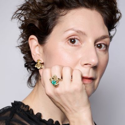 Martha_Issová_prsten_iris_se_smaragdem