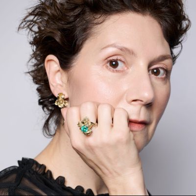 Martha_Issová_prsten_iris_se_smaragdem