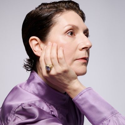 Martha_Issová_prsten_iris_zahrada