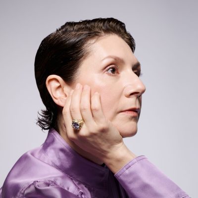 Martha_Issová_prsten_iris_zahrada