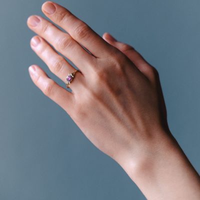 Prsten Iris zásnubní žluté zlato růžový safír image